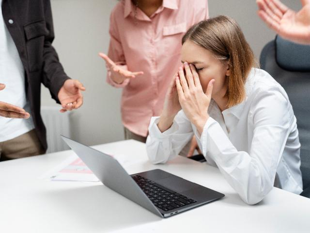 Le Harcèlement Professionnel : Comprendre, Prévenir, Intervenir